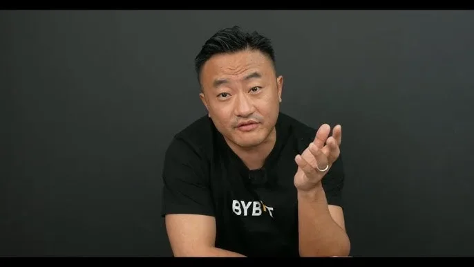 Bybit-CEO Ben Zhou spreekt kort na de hack tijdens een livestream